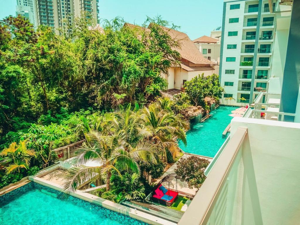 Club Royal Suites Pattaya Exterior photo