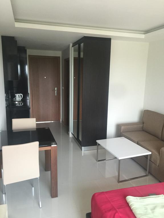 Club Royal Suites Pattaya Exterior photo