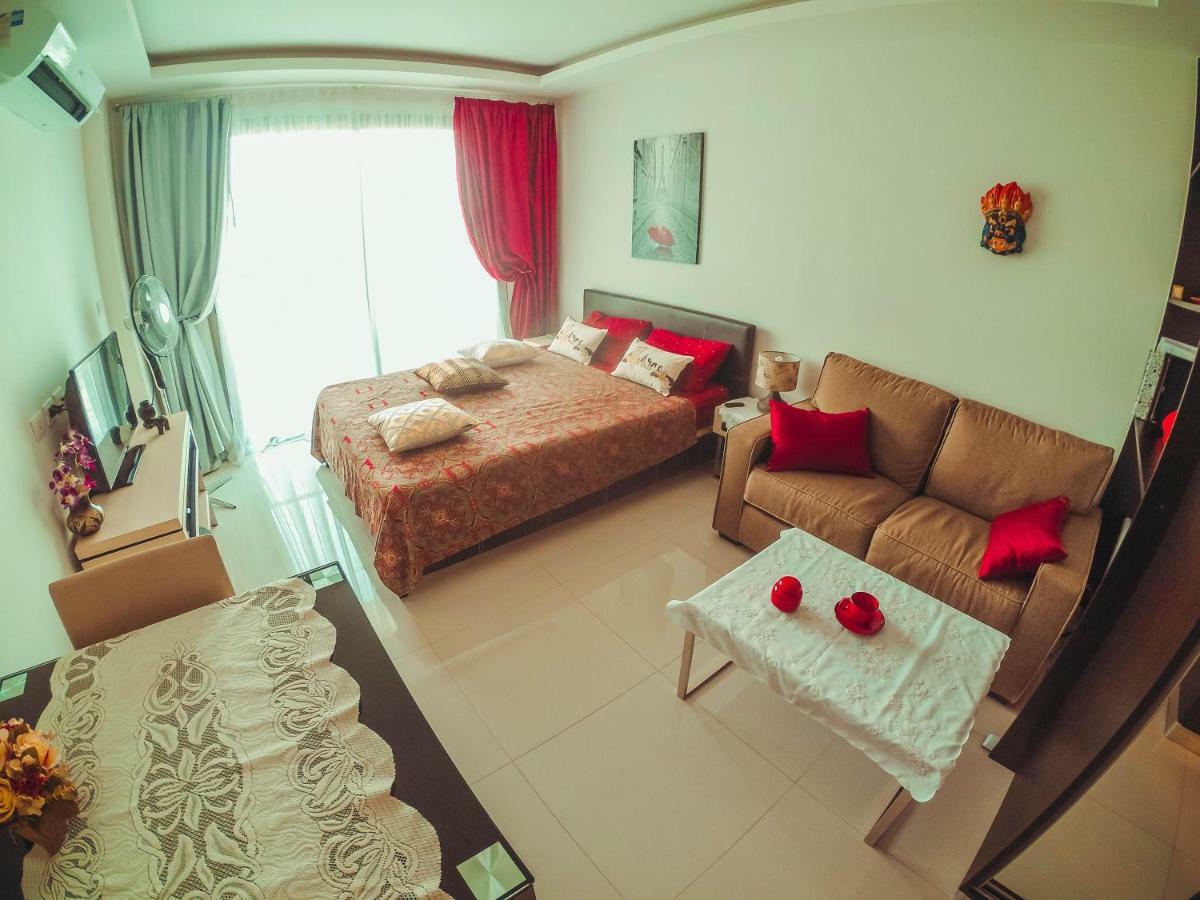 Club Royal Suites Pattaya Exterior photo